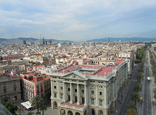 Barcelona, die Hauptstadt Kataloniens, ist eine mediterrane Weltstadt, in der man Spuren der römischen Herrschaft, mittelalterliche Stadtviertel und beeindruckende Bauten des 20. Jahrhunderts bewundern kann.