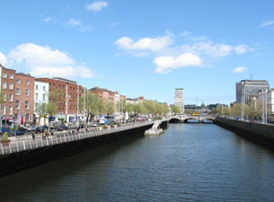 Dublin ist nicht nur die Hauptstadt der Irischen Republik, sondern auch die größte Agglomeration des Landes: Ungefähr ein Drittel der Iren wohnt in oder um Dublin