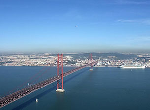 Lissabon betört mit dem Charme vergangener Zeiten und ist doch zugleich eine weltoffene, moderne und dynamische Metropole.