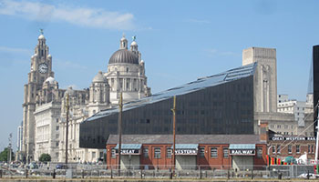 Liverpool ist eine maritime Stadt, die nach den großen Strukturkrisen der letzten Jahrzehnte den Anschluss an eine moderne Entwicklung gefunden hat.