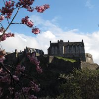 Die architektonische Vielfalt mit dem harmonischen Nebeneinander von klassizistischer Neustadt und der Altstadt sowie die Lage machen Edinburgh zu einer der schönsten Städte Europas.