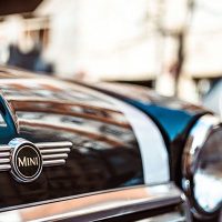 Oxford ist durch die Universität, die ehrwürdigen Gebäude, die ruhigen Grünzonen, die Themse sowie das lebendige Stadtleben geprägt.