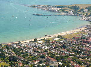 Swanage ist ein idyllisch gelegener, sehr gepflegter und schöner Ort mit einem breiten sandstrand, der als Zielort für eine Sprachreise ideal ist.