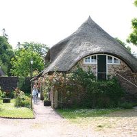 Die Nachbarorte Paignton, Brixham und Torquay werden häufig als „Torbay“ zusammengefasst und als „englische Riviera“ bezeichnet.