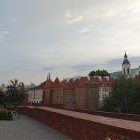 In Warschau findet man zahlreiche Museen, schöne Parks und auch die wieder aufgebaute Altstadt ist für jeden Besucher ein Muss.